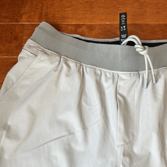 NWOT Ten Thousand Light Grey The Set Short 6.5" Size Small, Medium & Large - Picture 3 of 5